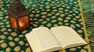 المقهى والفانوس والسينما والكاريكاتير تحكي عنها مجلة 