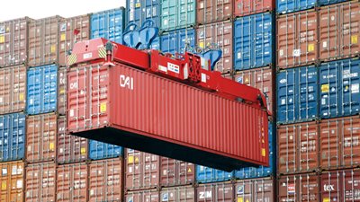 تراجع صادرات السعودية غير البترولية 16% وانخفاض الواردات 5% في مايو 