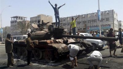 بدء عملية السهم الذهبى لتحرير المواقع المحاصرة فى عدن جنوبي اليمن