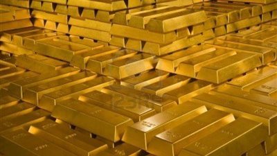 الذهب يتراجع مع تحول اهتمام المستثمرين إلى الفائدة الأمريكية