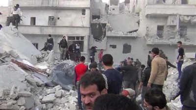 المرصد السوري: مقتل 12 في قصف جوي على قرية بريف حلب