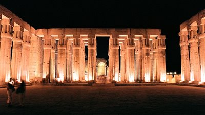 بدء العمل بالتوقيت الصيفي في معبد الأقصر