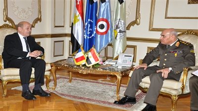 وزير الدفاع يلتقي نظيره الفرنسى