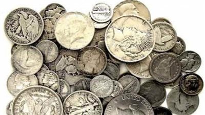 ضبط محاولة تهريب 20 عملة أثرية في مطار القاهرة