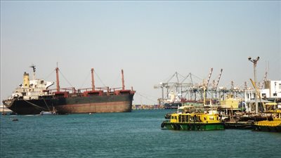 مركز الملك سلمان للإغاثة يعلن وصول أكبر سفينة مساعدات لميناء عدن