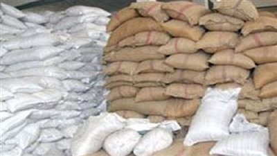 مصادرة 7 أطنان أعلاف حيوانية مغشوشة داخل مصنع بالمحلة  