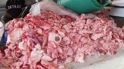 ضبط كميات من اللحوم  والأغذية الفاسدة بهايبر ماركت بشبين الكوم