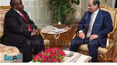 الرئيس السيسي يتعهد بدراسة مقترح أوغندا باستضافة مؤتمرًا إقليميًا 