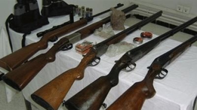 ضبط 28 بندقية خرطوش داخل قطار متوقف بقنا