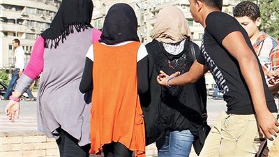 ضبط شخصين للتحرش بفتاتين بالمترو