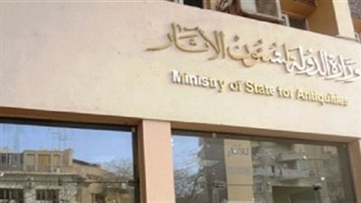 خبير آثار يرصد لوحات وبرديات سجلت تاريخ القناة من عهد سنوسرت الثالث