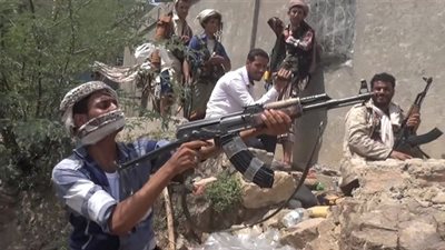 انفجارات تهز تعز واحتدام المعارك شرقي اليمن