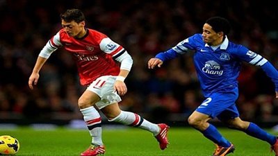  أرسنال يتصدر الدوري الإنجليزي بهدفين في إيفرتون