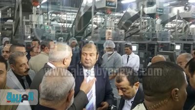 خالد حنفي يفتتح مصنعًا بطاقة 220 ألف طن سنويًا لتعبئة السكر