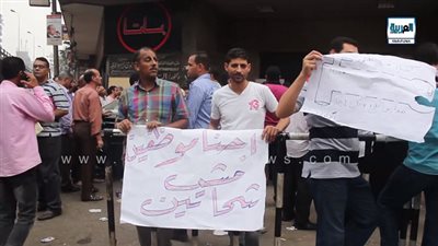 بالفيديو.. وقفة لموظفي الأوقاف للمطالبة بإلغاء قانون 18 بالدقي 