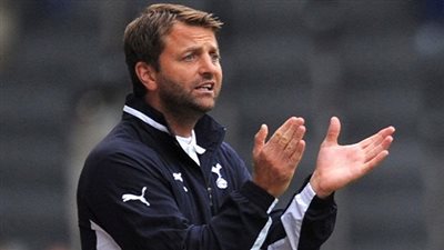 أستون فيلا يعلن إقالة مدربه الإنجليزي شيروود