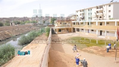 حل مشكلة غرق مدرسة في مياه الصرف بأسوان