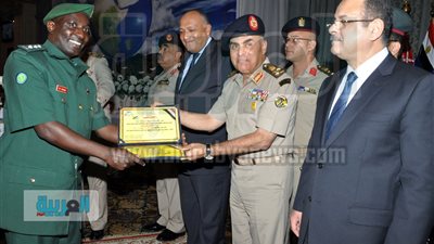 القوات المسلحة تحتفل بختام دورات الوافدين بالمنشآت التعليمية.. 