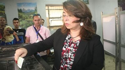 وزيرة التضامن الاجتماعي تدلي بصوتها الانتخابي بالدقي