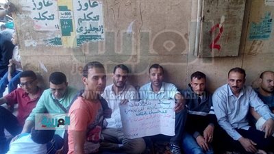 العاملون بـ