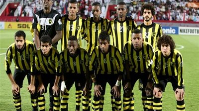 الاتحاد السعودي يتقدم بثلاثية على الهلال في الشوط الأول