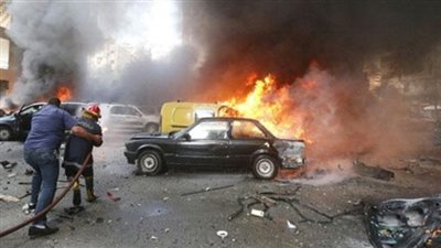 مقتل وإصابة 14 في انفجار سيارة مفخخة قرب فندق بوسط اليمن