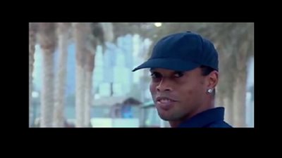 بالفيديو.. رونالدينيو يتخفى في هيئة 