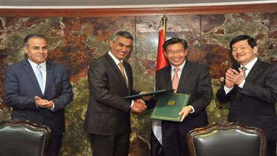 وزير النقل يوقع مذكرة تفاهم بين النقل البحري وموانئ سنغافورة