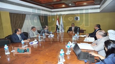 وزير النقل يتابع معدلات تنفيذ المشروع القومي للطرق