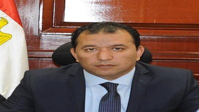 محافظ الأقصر يشهد تسليم 3 عقود لمشروعات جديدة لتشغيل الشباب