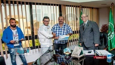 مدير أكاديمية النقل البحري ببورسعيد يكرم طلاب دورة السباحة