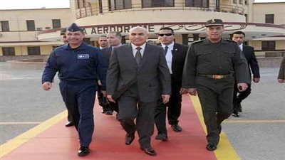 وزير الدفاع يعود إلى أرض الوطن بعد زيارته الرسمية لقبرص