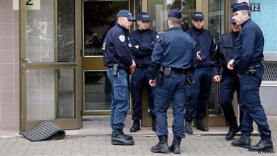 مداهمة منزل مؤسس حزب الجبهة الوطنية الفرنسي لاتهامه بالتهرب الضريبي