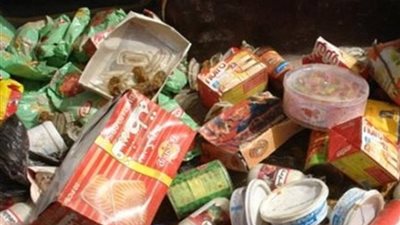 ضبط 18 طن حلوى ولبان أطفال منتهية الصلاحية داخل مصنع بالإسماعيلية