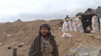 بالفيديو.. مقتل مراسل تابع لمسلحي سوريا على الهواء بقذيفة صاروخية