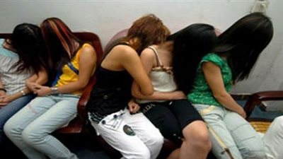 القبض على 9 فتيات يحرضن على الفسق داخل فندق بالجيزة 