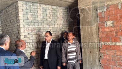 بالصور.. وزير الإسكان يتفقد مشروعي 