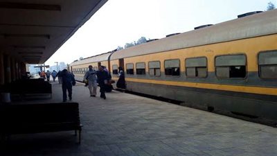 استئناف حركة القطارات بقنا بعد خروج قطار عن مساره