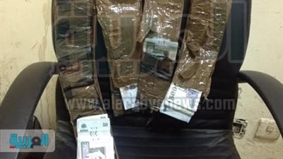 ضبط 4 سودانيين يهربون752 ألف ريال على أجسادهم بالمطار 