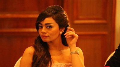 بالصور.. منة عمارة تتجه إلى 