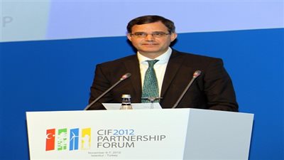 بنك التعمير الأوروبي يحث على إعادة التوازن للتدفقات المالية