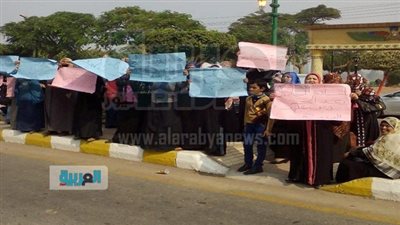 بالصور.. وقفة احتجاجية للمعلمات الحاصلات على عقد الـ50 جنيهاً بالمنيا