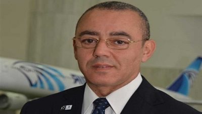 وزير الطيران يلتقي السفير البريطاني ووفد هيئة سلامة النقل الجوي 