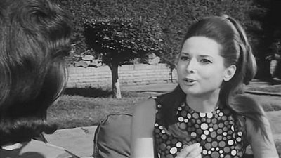 موجز الفن.. سارة سلامة تنفي خبر حملها.. نجوم الفن يشاركون في مؤتمر تنشيط السياحة بشرم الشيخ.. مديحة سالم.. أميرة الرومانسية في السينما المصرية.. نكشف حقيقة دخول المطربة أمينة المستشفى