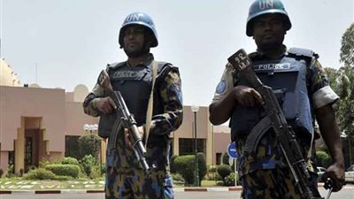 دفاع فرنسا: فرقة من القوات الخاصة تصل موقع فندق 