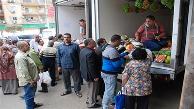 تسيير قوافل متنقلة لبيع الأغذية المخفضة بالوادي الجديد