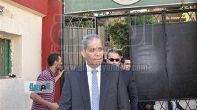وزير التعليم يدلي بصوته في المنصورة
