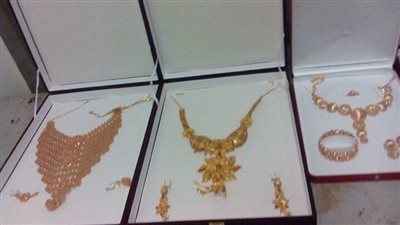 بالصور.. ضبط نيجيري حاول تهريب 2 كيلو مشغولات ذهبية بالمطار 