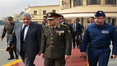 محلب وصدقي صبحي يزوران مصابي حادث سقوط الطائرة الهليكوبتر