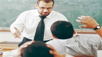 إحالة مدرس للتحقيق تعدى بالضرب على طالب بالأقصر
